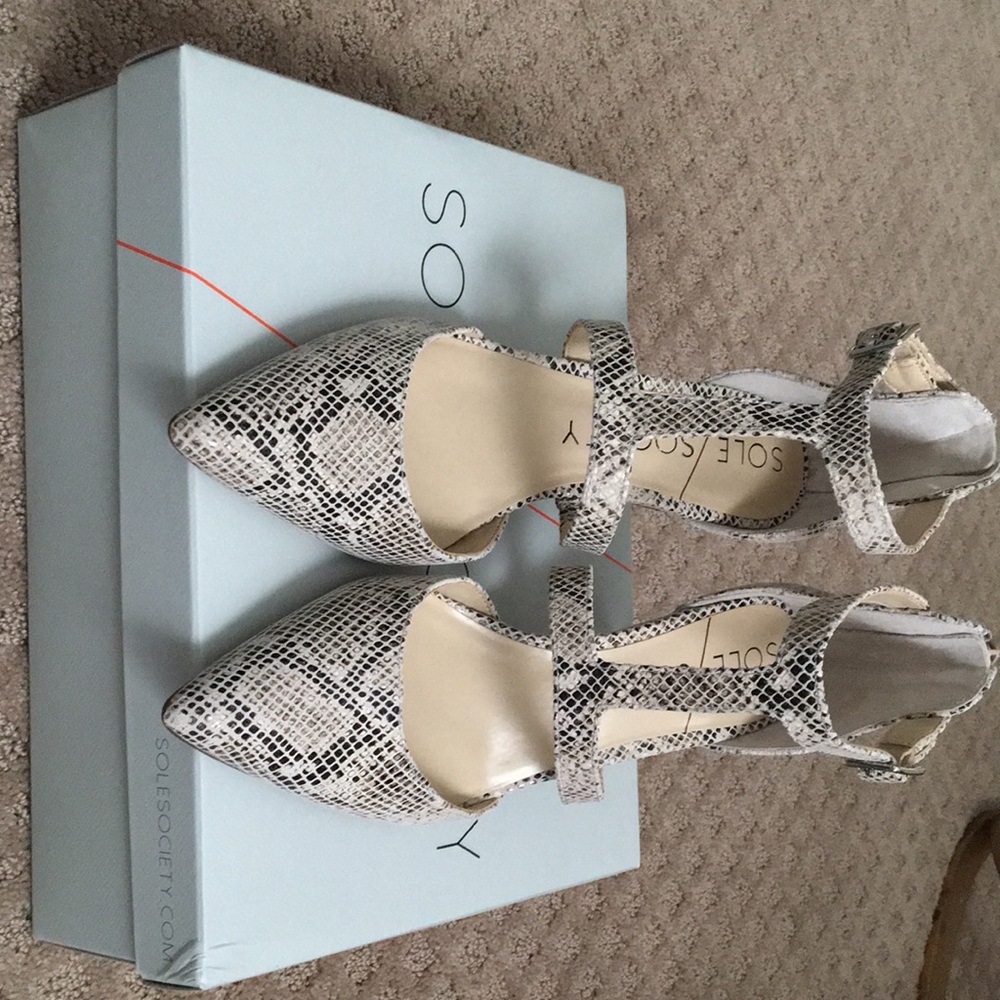 Sole Society Edelyn Black/White Snake Pumps